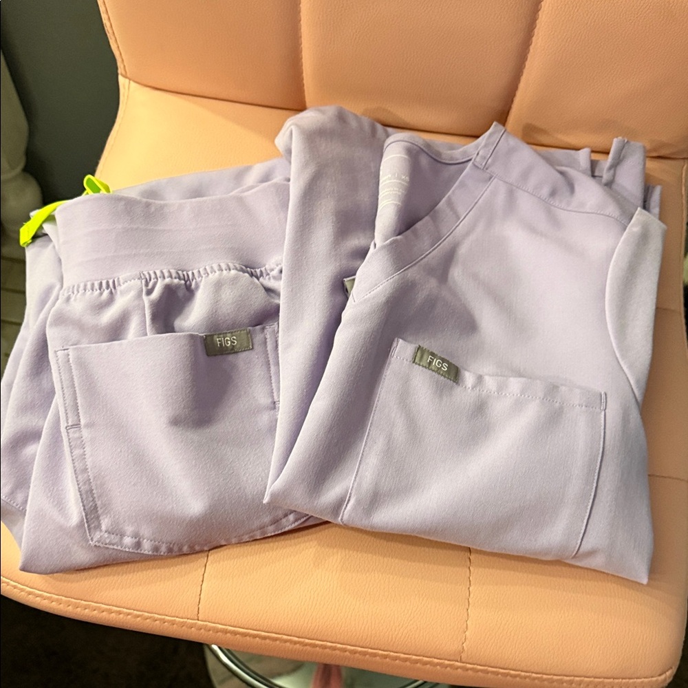 Figs Lavender Scrub Set with Pockets